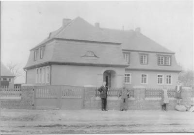F&auml;hrstra&szlig;e Neue Schule R&ouml;sa 1927, heute Hort 