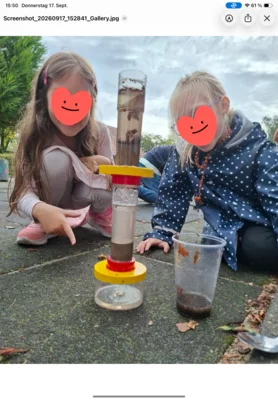 Experimentieren mit Wasser  (Bild vergr&ouml;&szlig;ern)