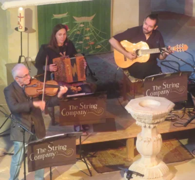 Foto des Albums: The String Company aus Erfurt spielte internationale Vielfalt in die Herzen der Zuhörer zum diesjährigen 5. Sommerkonzert in der Reinharzer Kirche