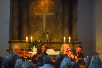 Foto des Albums: The String Company aus Erfurt spielte internationale Vielfalt in die Herzen der Zuhörer zum diesjährigen 5. Sommerkonzert in der Reinharzer Kirche