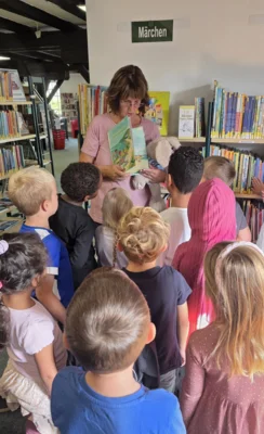Foto des Albums: Bibliotheksbesuch der Klasse 1a