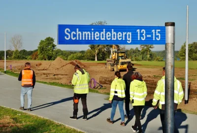 Baustellenbesprechung in er Stra&szlig;e Schmiedeberg 