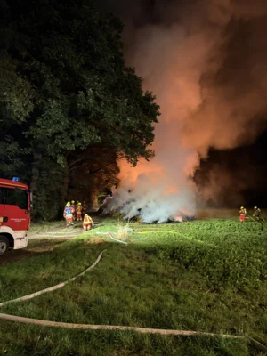 Foto des Albums: Einsatz 2026/24 Feuer Strohmiete