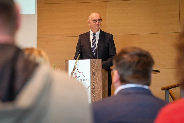 Bild: Dr. Dietmar Woidtke bei der Eröffnung