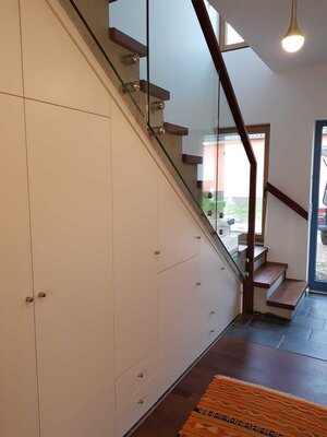 Einbauschrank auf Ma&szlig;, Glasgel&auml;nder 