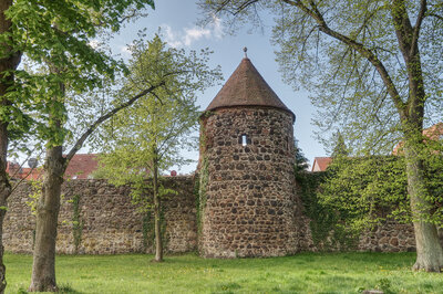 Halbrunder Wachturm am Rest der Pritzwalker Stadtmauer. (Museums Pritzwalk)