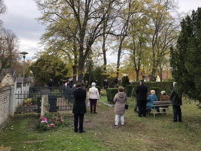 Andacht auf dem Paretzer Friedhof am Volkstrauertag 2020, Foto: S. Weber (Bild vergrößern)