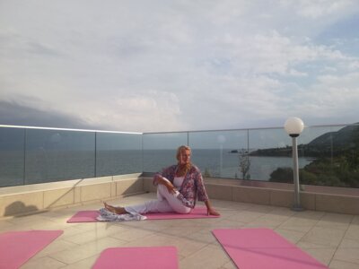 Yoga auf der Dachterrasse des Hotels (Bild vergrößern)