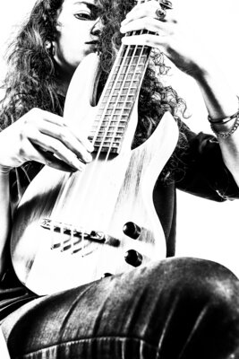Sivan Amran - Bassist, Singer Songwriter Foto: May Basman
