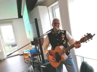 Veranstaltung: Rudelsingsang mit Tom Jet Mi 01. 10. 2025