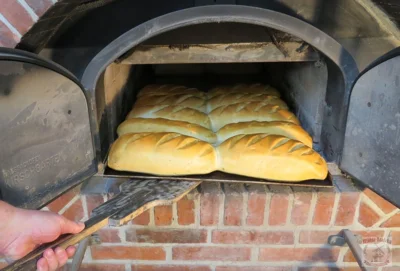 Stuten aus dem Steinbackofen der Mühle Idafehn. (Bild vergr&ouml;&szlig;ern)