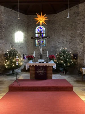 Der Altar der Marienkirche in festlichem Gewand