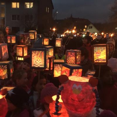 Foto des Albums: Martinsumzug der MCS 2016