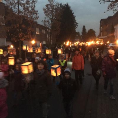 Foto des Albums: Martinsumzug der MCS 2016
