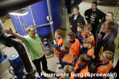 Foto des Albums: Burger Jugendfeuerwehr schaut hinter die Kulissen der SpreewaldTherme
