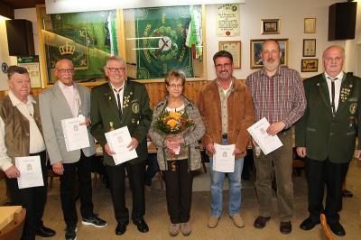 von li. n. re.: Bernd K&uuml;ster, Willi B&auml;uerle,Harald Marscheck (ehemaliger Vorsitzender 1992), Ulla Rein, Hans-Otto Zenker, Norbert M&uuml;ller und Eckhard Koch (Bildquelle Heike P&ouml;llmitz) 