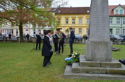 Foto des Albums: Kranzniederlegung zum 72. Jahrestag der Befreiung (08. 05. 2017)