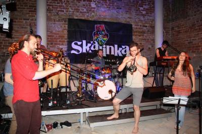 Foto des Albums: Tanzen, Hüpfen und Schwitzen mit SKALINKA  :-)