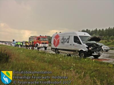 Vorschaubild: Einsatz 61/2017 | Transporter in Leitplanke | BAB 10 AD Spreeau - AS Freienbrink