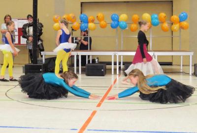Ballettsch&uuml;lerinnen der Kreismusikschule, Anleitung durch Frau F&auml;hrmann 