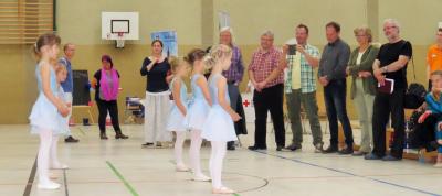 Ballettsch&uuml;lerinnen der Kreismusikschule unter Anleitung durch Frau F&auml;hrmann 