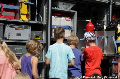 Foto des Albums: Feuerwehr besuchte Burger Ferienhort