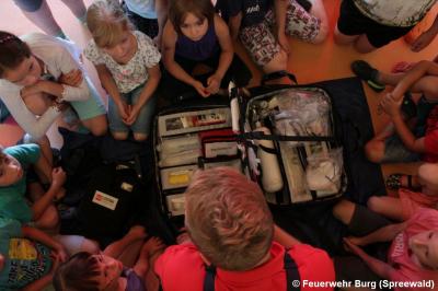 Foto des Albums: Feuerwehr besuchte Burger Ferienhort