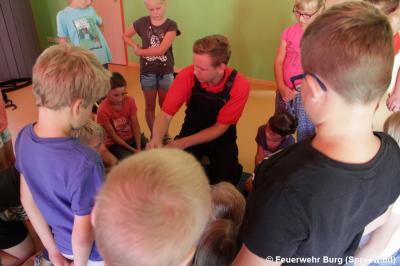 Foto des Albums: Feuerwehr besuchte Burger Ferienhort