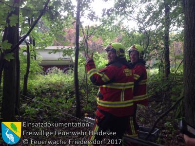 Vorschaubild: Einsatz 69/2017 | LKW droht in Oder-Spree-Kanal zu rutschen | Spreenhagen Kiesgrube