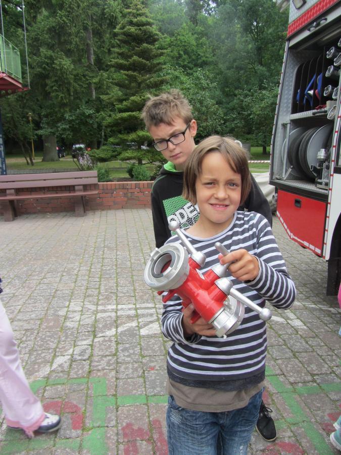 Schule am Neuen Teich Lübz Die Feuerwehr auf dem Schulhof