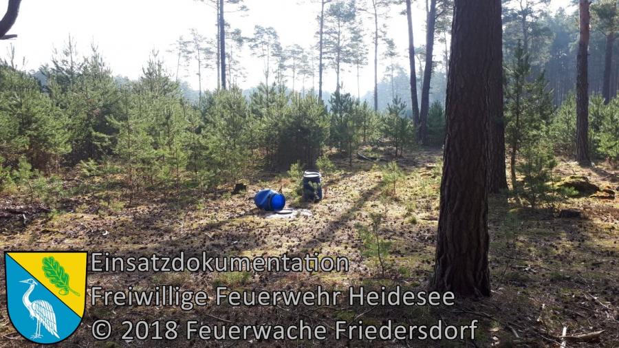 Bild: EInsatz 19/2018 | 3 Fässer mit unbekannter Flüssigkeit im Wald | Gräbendorf Am Dolgenhorst