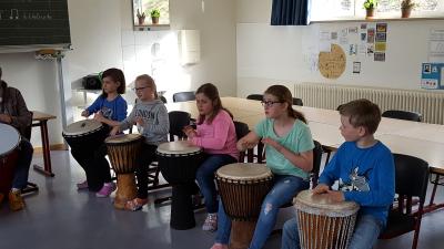 Foto des Albums: Trommeln für den "Jungen mit der Deutschlandfahne"