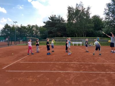 Foto des Albums: Schnuppertraining Tennis Klasse 3b (14.06.2018)