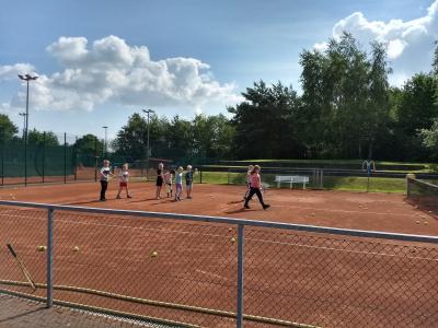 Foto des Albums: Schnuppertraining Tennis Klasse 3b (14.06.2018)
