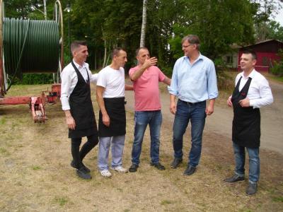 Foto des Albums: Deutsch - Polnisches Tanzcamp; Mittagspause am Klempowsee (20.06.2018)