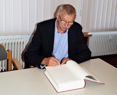 Vorschaubild: Eintrag ins Ehrenbuch der Peenestadt Neukalen