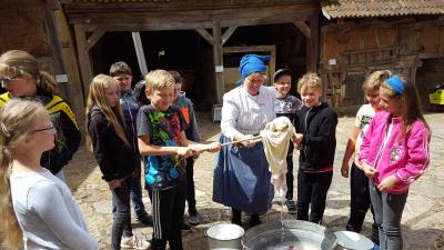 Foto des Albums: Schullandheimaufenthalt der Klasse 4a im Schullandheim Thüringer Hütte