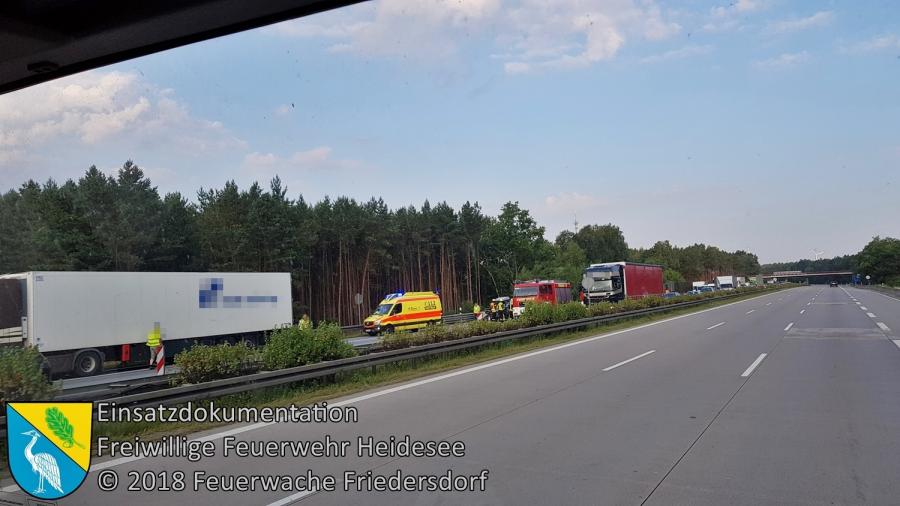 Bild: Einsatz 55/2018 | VU PKW auf LKW | BAB 10 AS Niederlehme - AD Spreeau | 14.07.2018