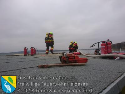 Vorschaubild: Einsatz 109/2018 | Brennt Zwischendecke am Gebäude | Blossin Waldweg