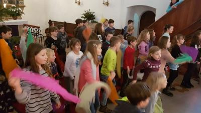 Foto des Albums: Schülerversammlung in der Kirche Oberottendorf