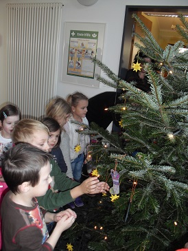 Foto des Albums: Weihnachtsbaum schmücken im Amt Burg