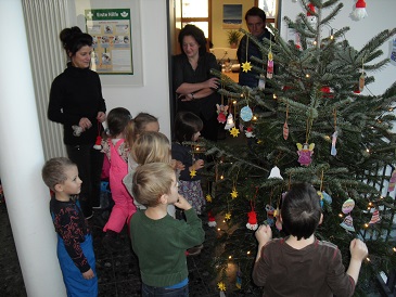 Foto des Albums: Weihnachtsbaum schmücken im Amt Burg