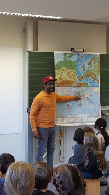 Foto des Albums: Dr. Umes zu Besuch an der Grundschule Hollstadt-Wollbach