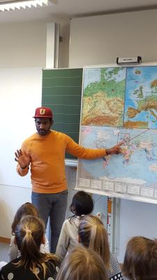 Foto des Albums: Dr. Umes zu Besuch an der Grundschule Hollstadt-Wollbach