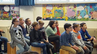 Foto des Albums: Dr. Umes zu Besuch an der Grundschule Hollstadt-Wollbach