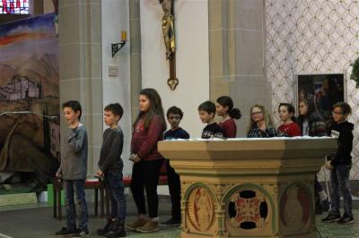 Foto des Albums: Besinnliche Adventsfeier der Schule mit Ehrung ehrenamtlicher Helfer