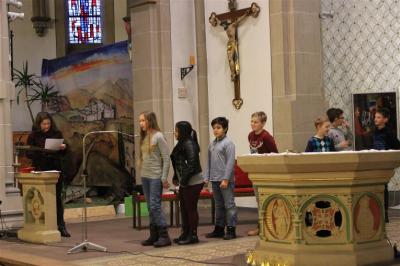 Foto des Albums: Besinnliche Adventsfeier der Schule mit Ehrung ehrenamtlicher Helfer