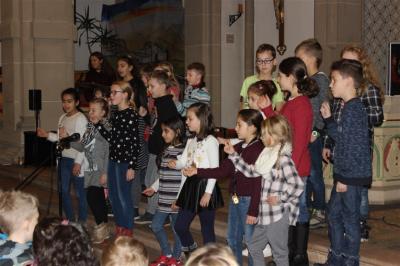 Foto des Albums: Besinnliche Adventsfeier der Schule mit Ehrung ehrenamtlicher Helfer