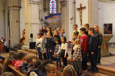 Foto des Albums: Besinnliche Adventsfeier der Schule mit Ehrung ehrenamtlicher Helfer