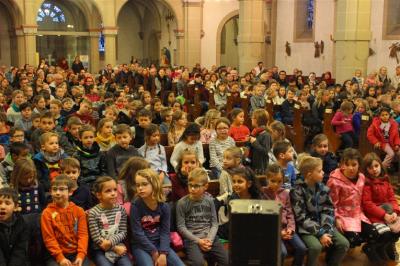 Foto des Albums: Besinnliche Adventsfeier der Schule mit Ehrung ehrenamtlicher Helfer
